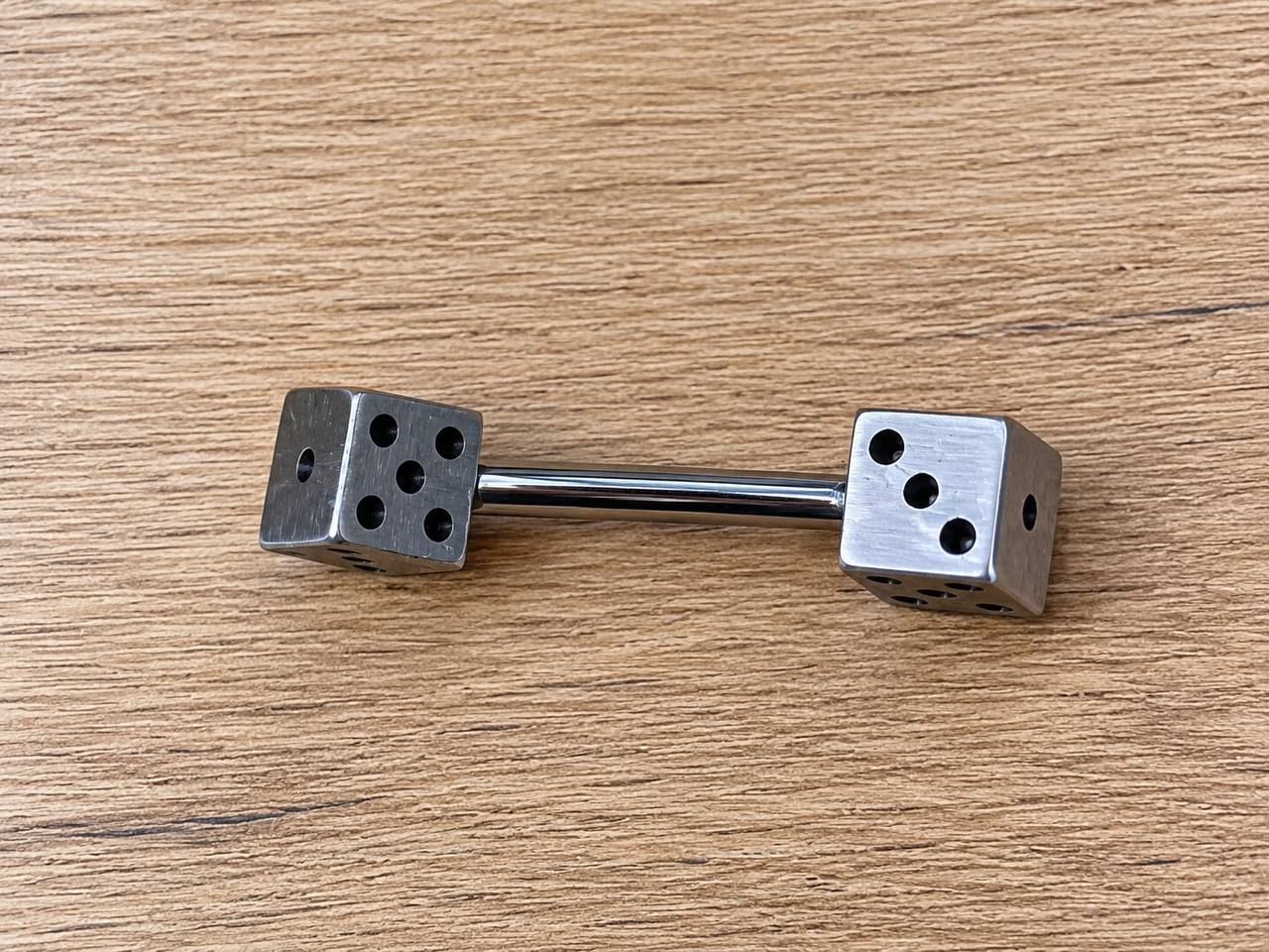 Piercing do Ciała Kostki do Gry Metalowy Srebrny 2