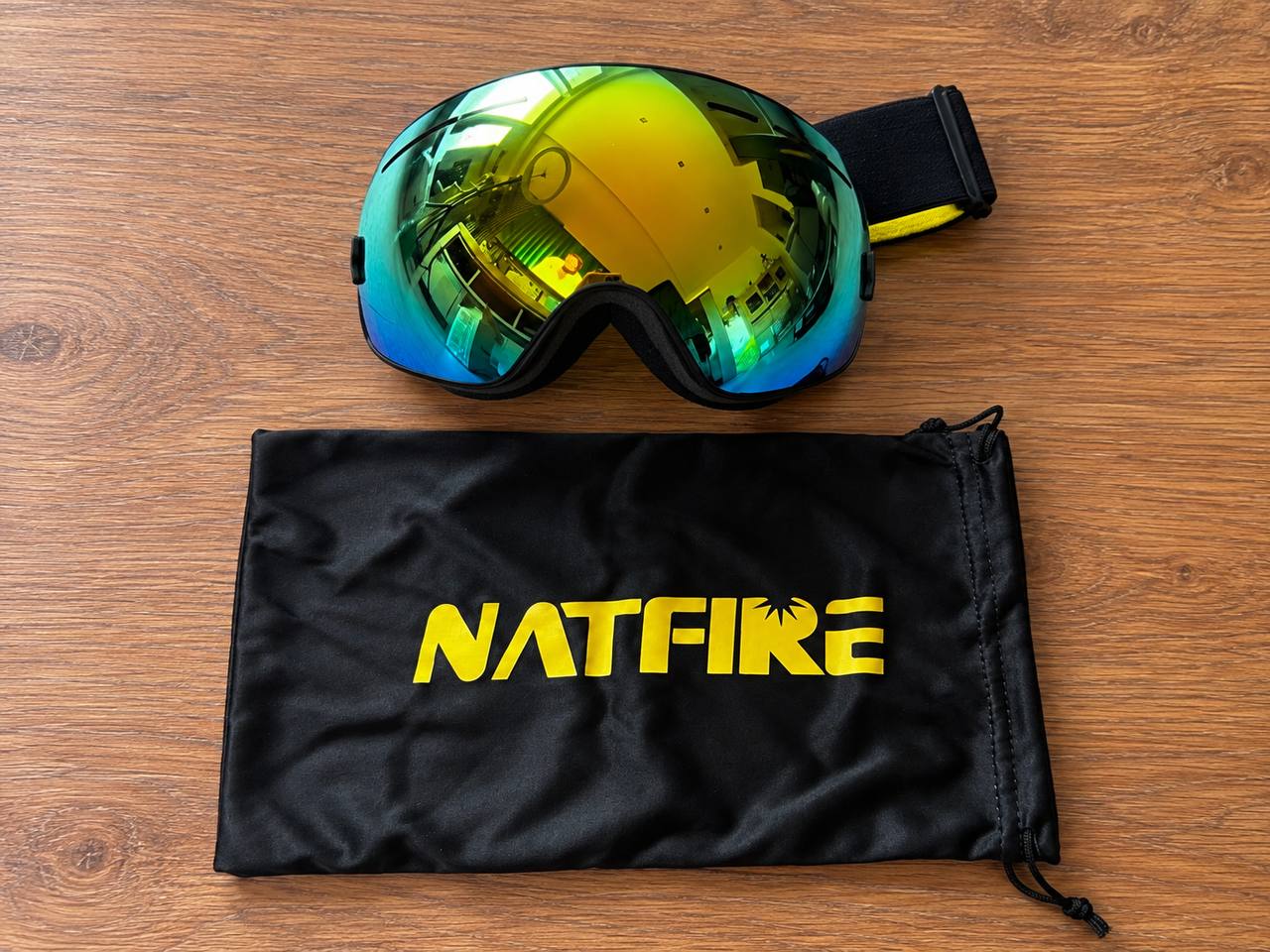 Gogle narciarskie i snowboardowe z kolorową szybą