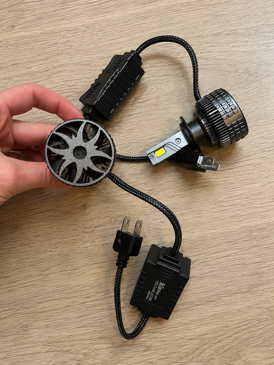 Żarówki samochodowe LED H4 12V – zestaw 2 sztuki 4