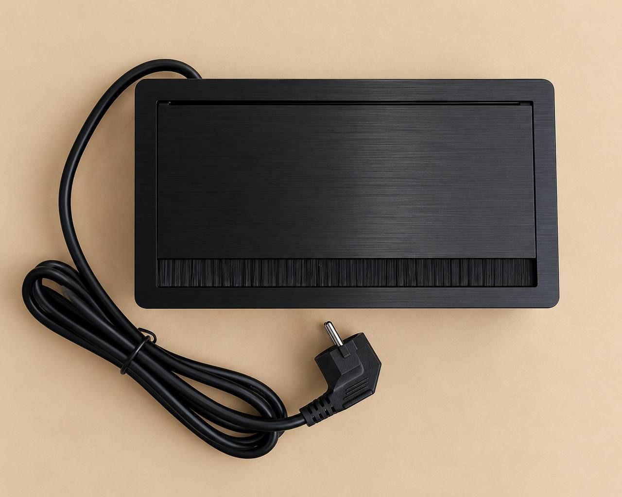 Rozetka wpuszczana w blat stołu z 3 gniazdami Schuko, 2 portami USB-A i 2 portami USB-C, przełącznikiem i szczotką na kable 2