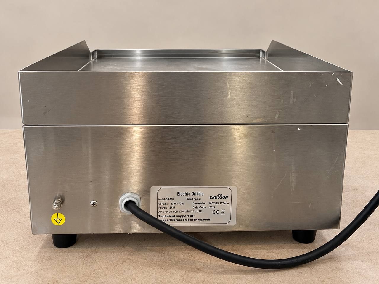 Elektryczna płyta grillowa ze stali nierdzewnej z regulacją temperatury 30–300°C i wysuwaną tacką 5