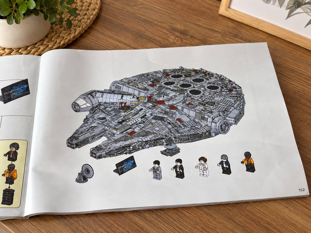 Klocki Statek Kosmiczny Millennium Falcon 24005 + instrukcja + figurki 4