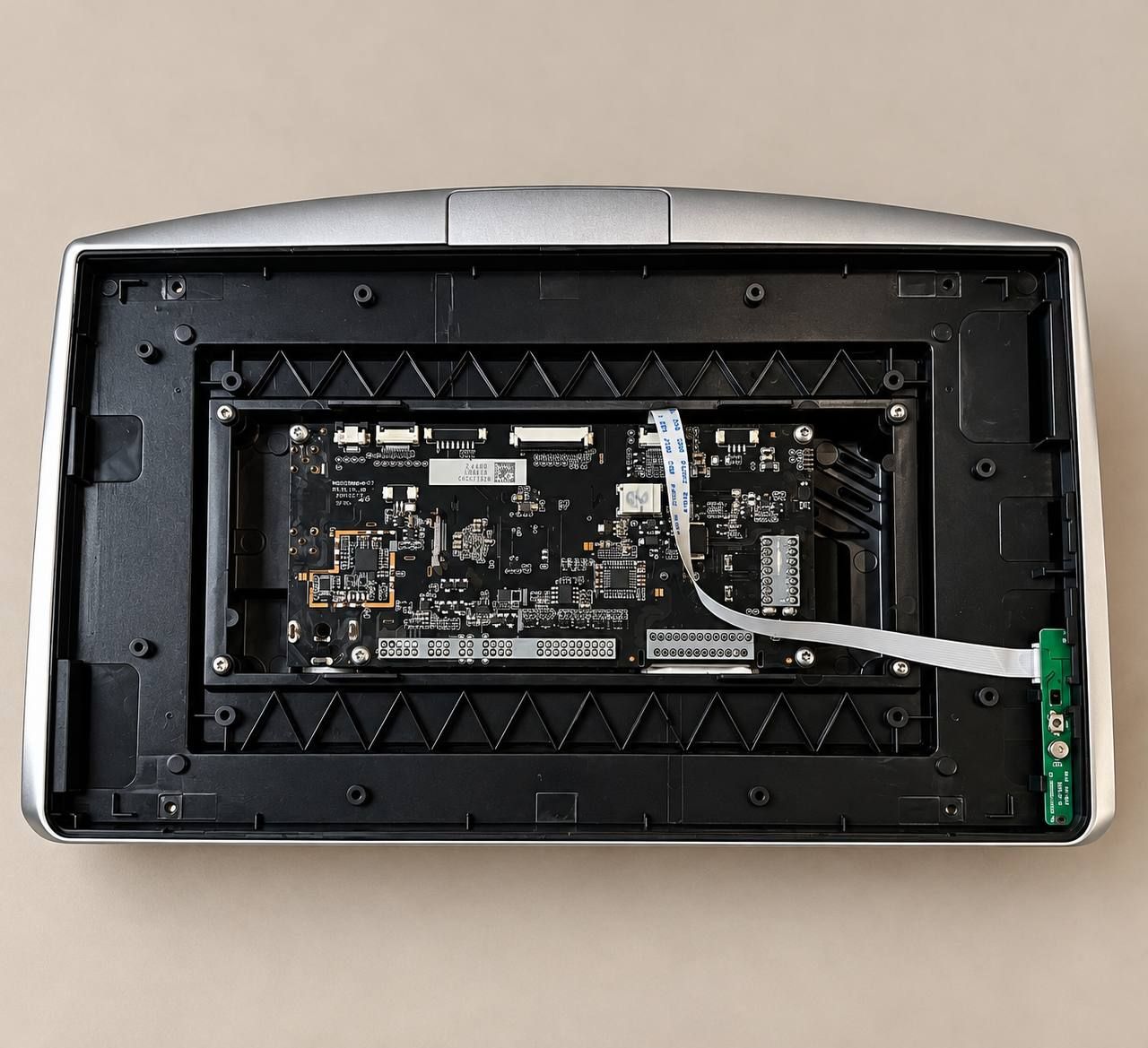 Parts for a 10-inch car radio with a CAN BUS Raise G-RZ-VW58 decoder for VW, Skoda, and Seat 2