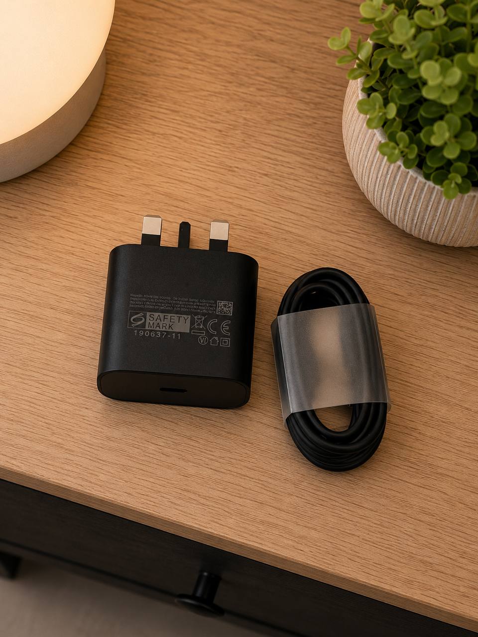 Сетевое зарядное устройство 25 Вт PD с разъемом USB-C Type-G и кабелем USB-C 3