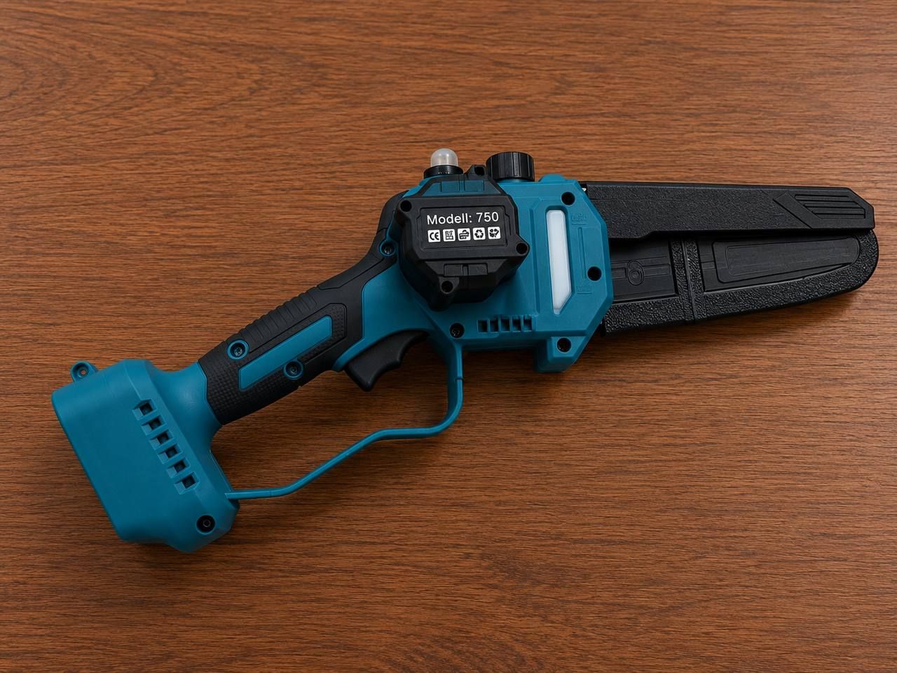 A 6-inch chainsaw and electric pruners with a 2-meter extension cord 2