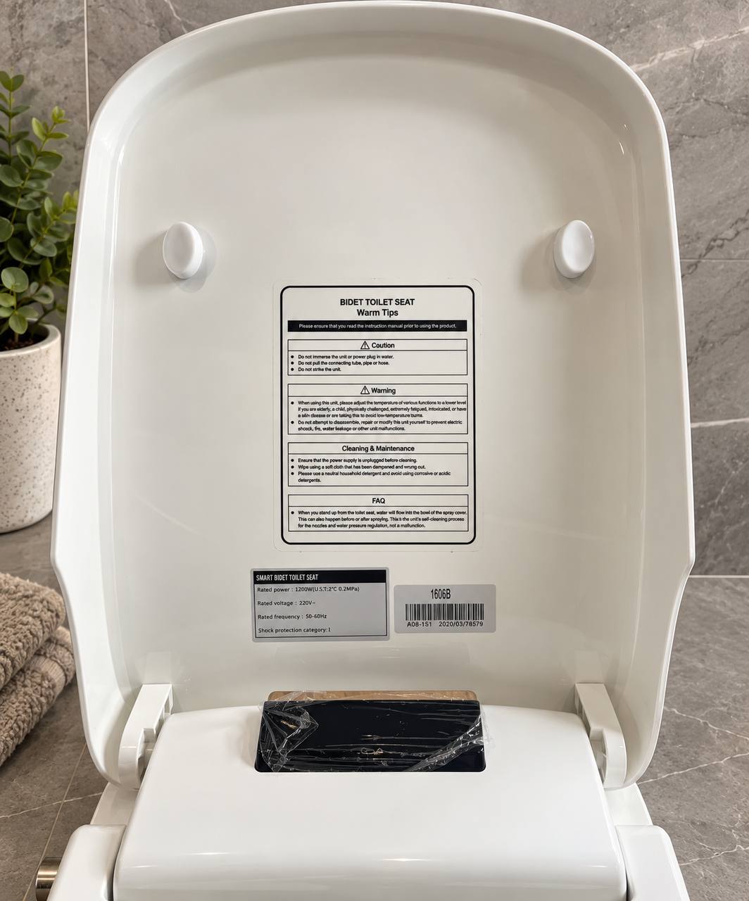 Smart toilet seat with bidet, drying, and heating functions 3