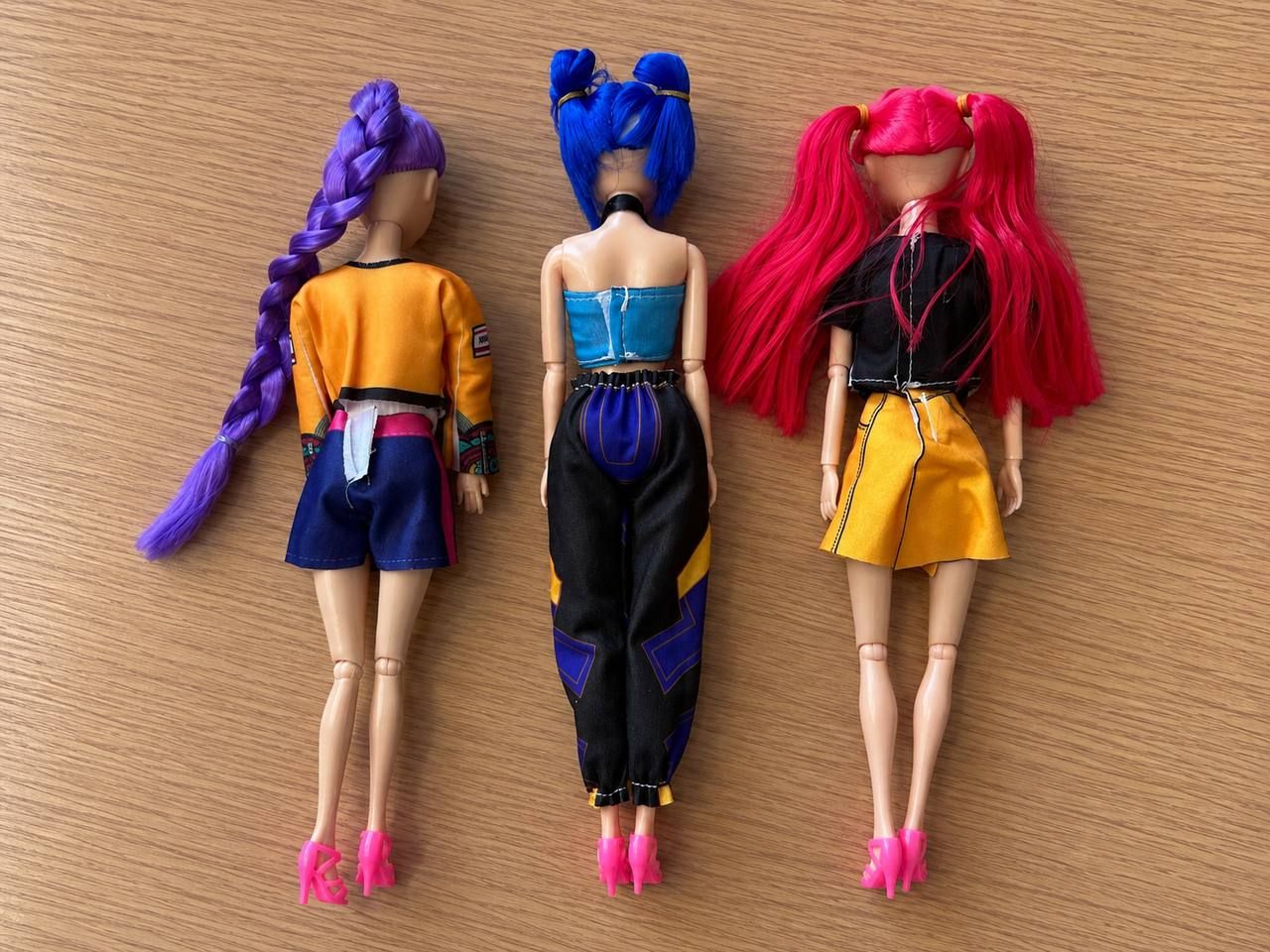 A set of 3 fashion dolls with colorful hair and movable joints, dressed in trendy outfits 2