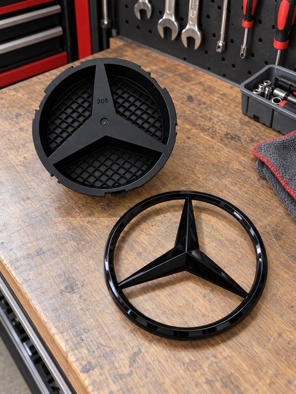 Emblemat przedni Mercedes-Benz – czarny połysk