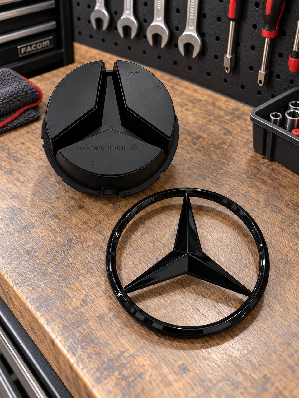 Mercedes-Benz front emblem – gloss black 2