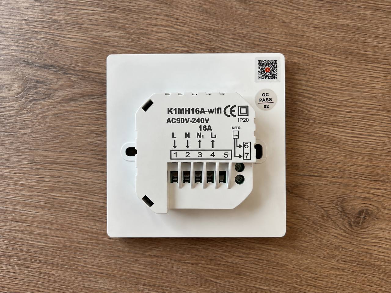 Termostat pokojowy WiFi K1MH16A – dotykowy ekran LCD 2